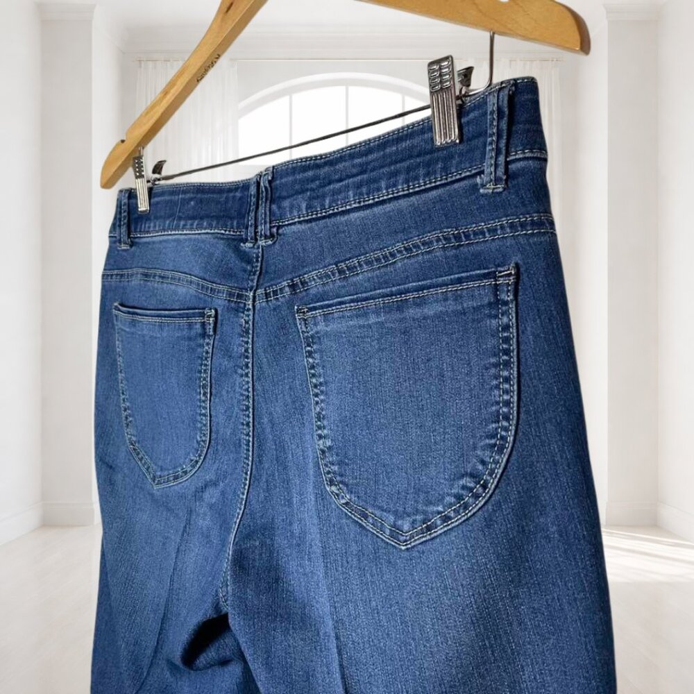 Dana Buchman Slimming Bermuda Jean Shorts Size 8 Stretch Mid Rise - Picture 5 of 13